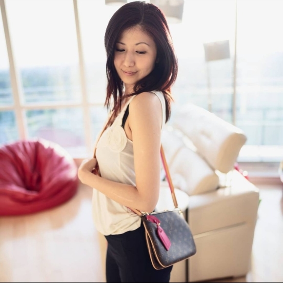 Meet your Posher, April - Picture 1 of 1